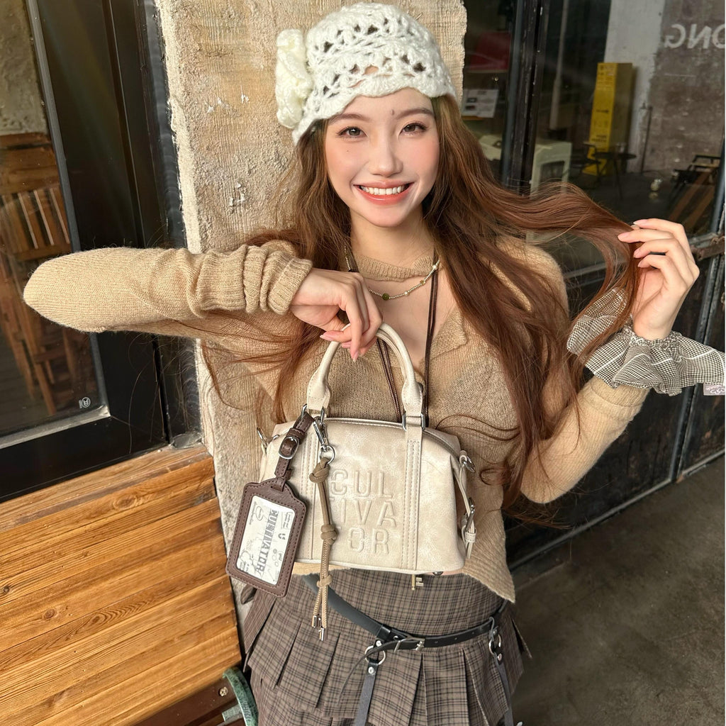 CULTIVATOR YS-24111 Mini Boston Bag White - Model Smiling with Bag