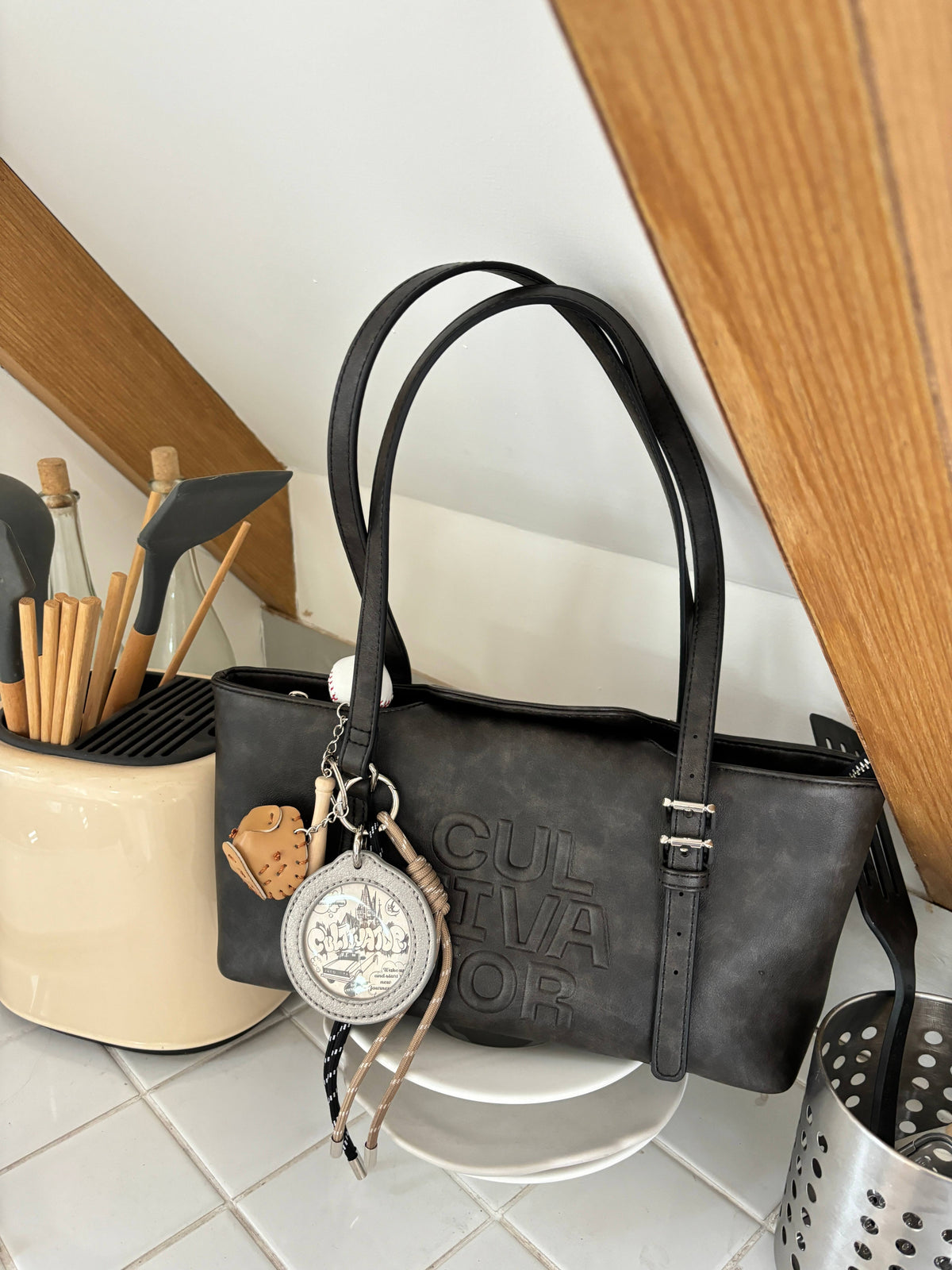 CULTIVATOR YS-24140 East-West Shoulder Bag Brown - Kitchen Counter Close-up
