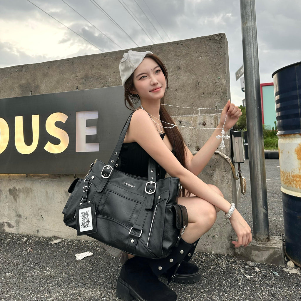 CULTIVATOR YS-25032 Moto Cargo Large Shoulder Bag Black - Model Street Style Squatting