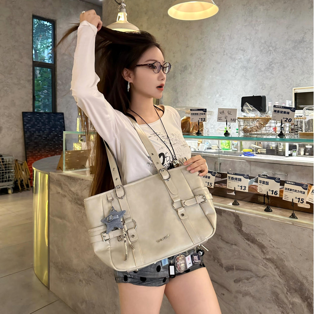 CULTIVATOR YS-25097 Commuter Tote White - Model in Bakery with Glasses